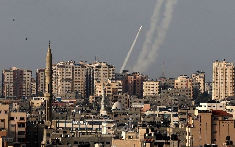 صافرات الإنذار تدوي في الأراضي المحتلة والتكبيرات تنطلق من مساجد غزة